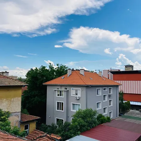 Апартамент Lovely Mansard In Centre Next Regional History Museum Стара Загора